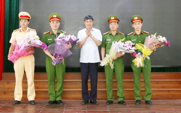 Sơn La: Mang vũ khí "nóng" áp tải hơn 15.000 viên ma túy tổng hợp ảnh 1