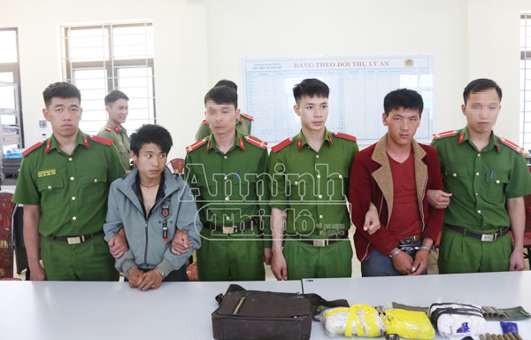 Sơn La: Mang vũ khí "nóng" áp tải hơn 15.000 viên ma túy tổng hợp ảnh 2
