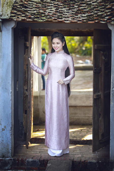 Hoa hậu Ngọc Anh rạng ngời giữa chốn thiền môn ảnh 8