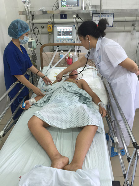 Tai nạn vì treo lồng chim trên dây điện ảnh 1