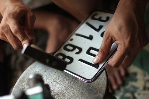 Làm giả, sử dụng biển số xe giả có thể bị truy cứu trách nhiệm hình sự ảnh 1