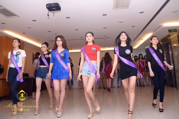 Hậu trường nóng bỏng vòng bán kết Hoa khôi Du lịch Việt Nam 2017 ảnh 1