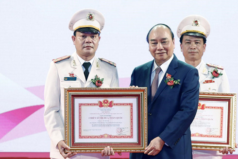 Hình ảnh chiến sĩ công an ngày càng được nhân dân quý mến, trân trọng ảnh 2