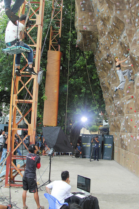 "Kều nữ" Hồng Xuân khóc thét với thử thách chụp ảnh leo núi ảnh 6