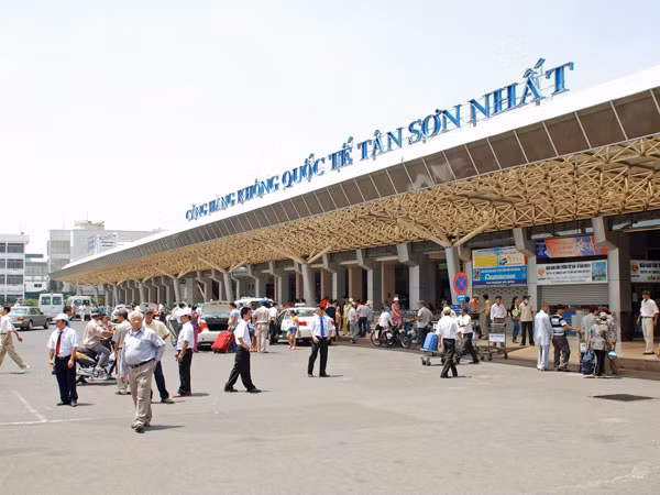 Tân Sơn Nhất vẫn sửa chữa đường lăn ảnh 1