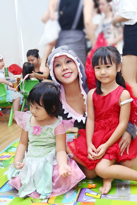 Việt Hương khoe ảnh con gái vui Halloween ở Mỹ ảnh 6 Việt Hương khoe ảnh con gái vui Halloween ở Mỹ ảnh 6