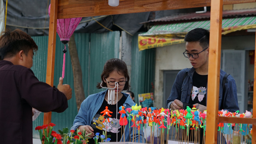 Người dân Thủ đô và du khách hào hứng khám phá phố đi bộ Trịnh Công Sơn ảnh 4