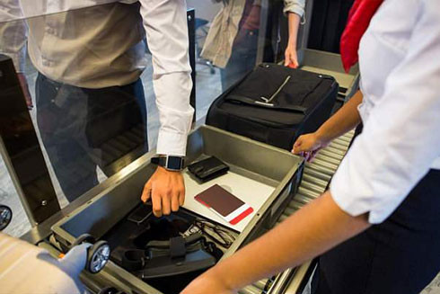 Trộm cắp hoành hành ở các sân bay Anh quốc mùa du lịch ảnh 1