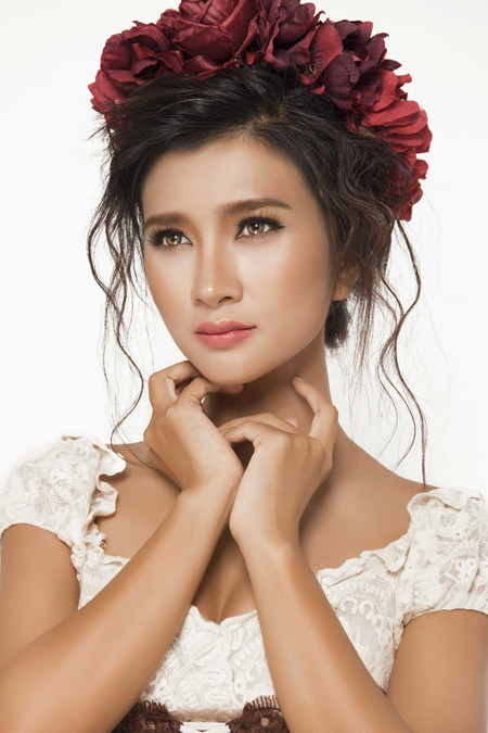 Kim Tuyến khoe nhan sắc gợi cảm như nàng công chúa trong cổ tích ảnh 4