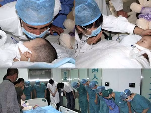 Xúc động giây phút y bác sĩ cúi rạp trước thi thể những em bé hiến nội tạng ảnh 6