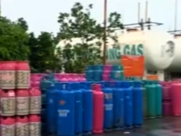 Mối nguy từ "quả bom nổ chậm" bình gas tái chế ảnh 1