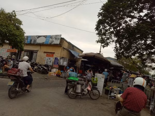‘Diện mạo’ hàng quán ở Hà Nội sáng 28-3, sau chủ trương tạm đóng cửa phòng chống dịch Covid-19 ảnh 12