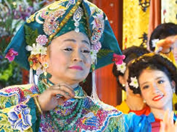 Nghe Xuân Hinh hát chầu văn trên… Youtube ảnh 1