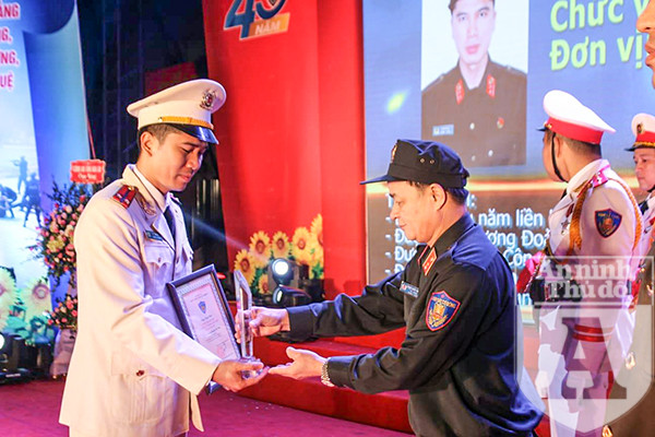 Người chiến sỹ Cảnh sát cơ động Hà Nội luôn tâm huyết với những chuyện tử tế ảnh 1 Người chiến sỹ Cảnh sát cơ động Hà Nội luôn tâm huyết với những chuyện tử tế ảnh 1