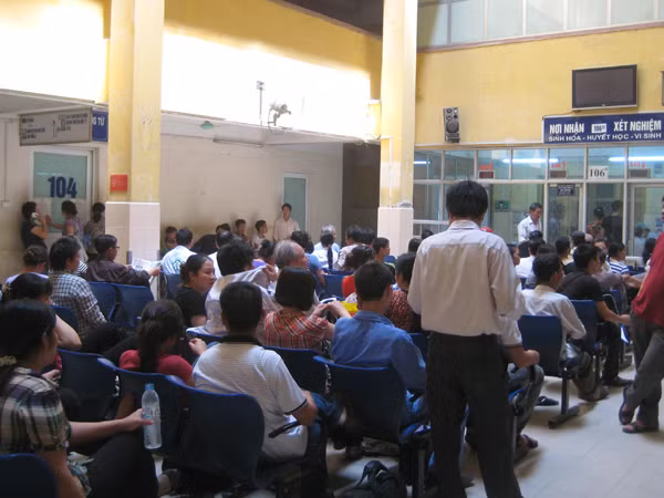 Nhiều thanh niên mới 20 tuổi đã bị gout ảnh 1