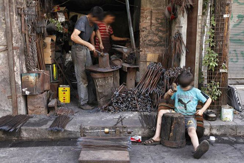 Sử dụng lao động quá giờ quy định bị xử lý như thế nào? ảnh 1