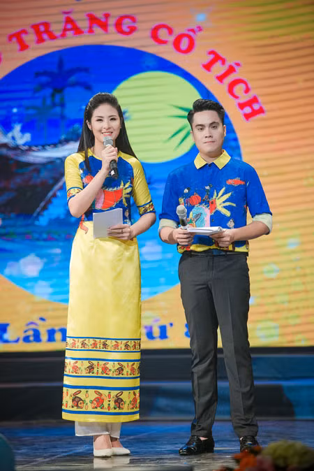 Ngọc Hân "biến" tranh vẽ thành áo trung thu tặng trẻ em ảnh 1