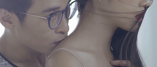 Hà Anh Tuấn hôn bạn gái khiến người hâm mộ xao xuyến ảnh 2