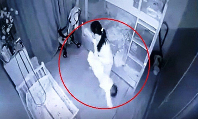 Phẫn nộ người giúp việc dốc ngược bé gái 14 tháng tuổi vì không chịu ngủ ảnh 1