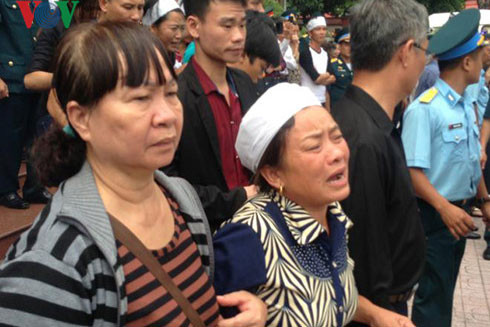 Lễ truy điệu 3 phi công tử nạn trong vụ rơi máy bay ở Vũng Tàu ảnh 8 Lễ truy điệu 3 phi công tử nạn trong vụ rơi máy bay ở Vũng Tàu ảnh 8