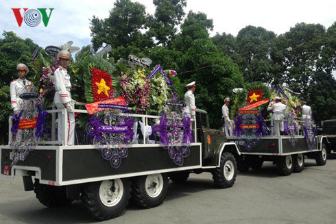 Lễ truy điệu 3 phi công tử nạn trong vụ rơi máy bay ở Vũng Tàu ảnh 10 Lễ truy điệu 3 phi công tử nạn trong vụ rơi máy bay ở Vũng Tàu ảnh 10