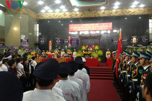 Lễ truy điệu 3 phi công tử nạn trong vụ rơi máy bay ở Vũng Tàu ảnh 9 Lễ truy điệu 3 phi công tử nạn trong vụ rơi máy bay ở Vũng Tàu ảnh 9