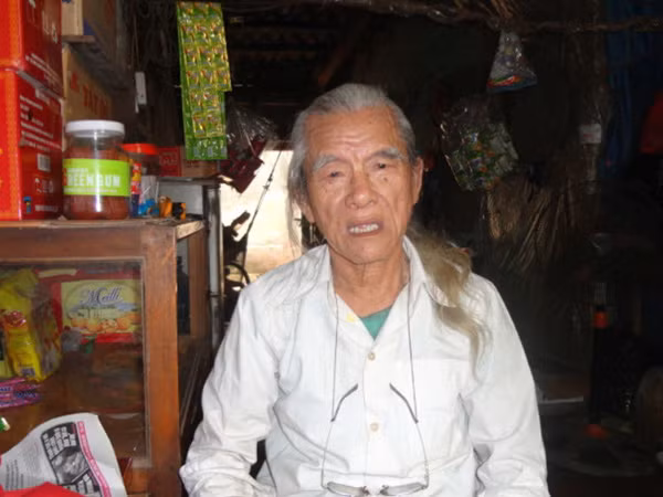 Chiếc xe đạp đặc chủng của cụ ông không bao giờ cắt tóc ảnh 1