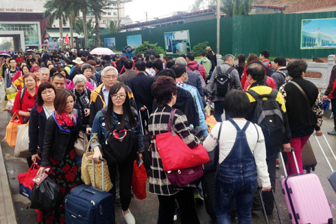 Bất thường đằng sau "Tour 0 đồng" của du khách Trung Quốc ảnh 1