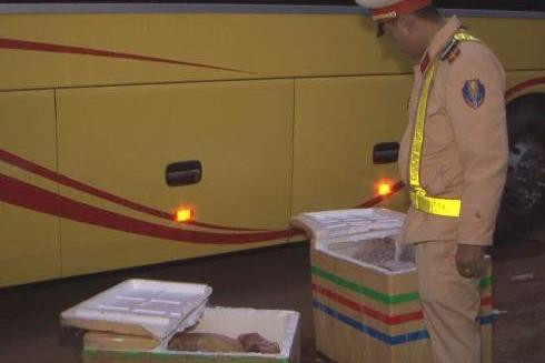 Đắk Lắk:Phát hiện thịt động vật và gỗ không rõ nguồn gốc "đi" xe khách ảnh 1