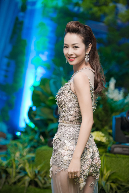 Jennifer Phạm diện đầm xuyên thấu, khoe chân dài gợi cảm ảnh 4