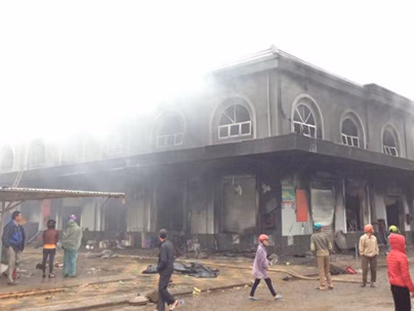 Cháy chợ Phố Hiến, công ty quản lý phải đền bù 40 tỷ đồng ảnh 1