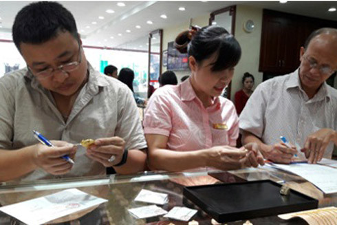 Mua vàng trang sức, coi chừng cân điêu ảnh 1