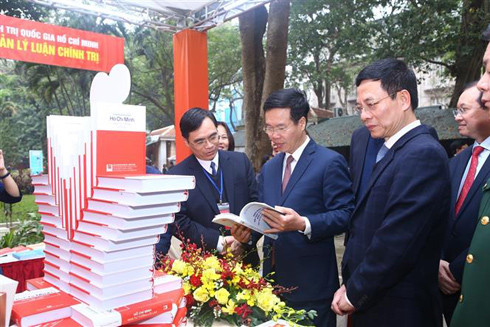 Triển lãm sách nhằm giáo dục truyền thống, lòng tự hào dân tộc ảnh 1