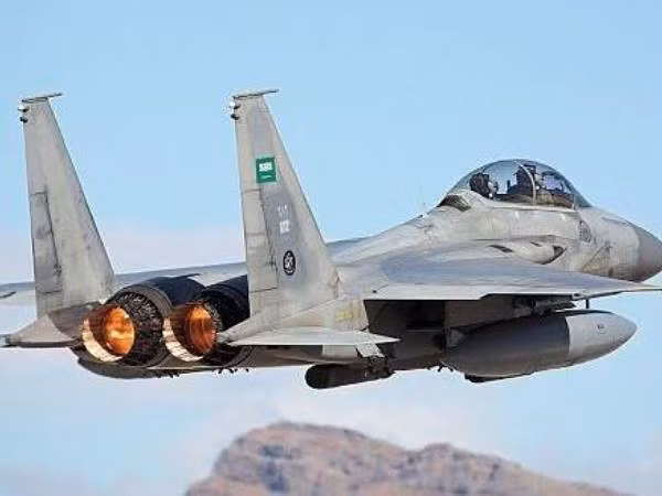 Saudi Arabia tấn công dữ dội vào lực lượng Houthi, 23 tay súng thiệt mạng ảnh 1