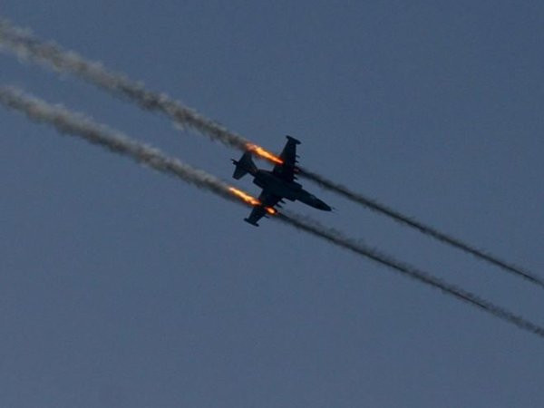 Không quân Iraq dội bom trúng cuộc họp chỉ huy của IS tại Syria ảnh 1