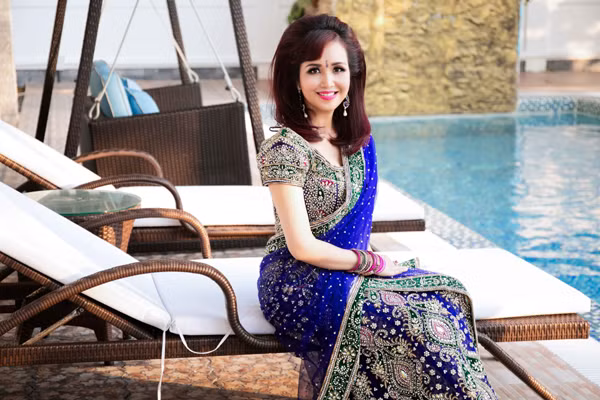 Hoa hậu Diệu Hoa diện váy Saree của Ấn Độ trẻ trung đi dự tiệc ảnh 5
