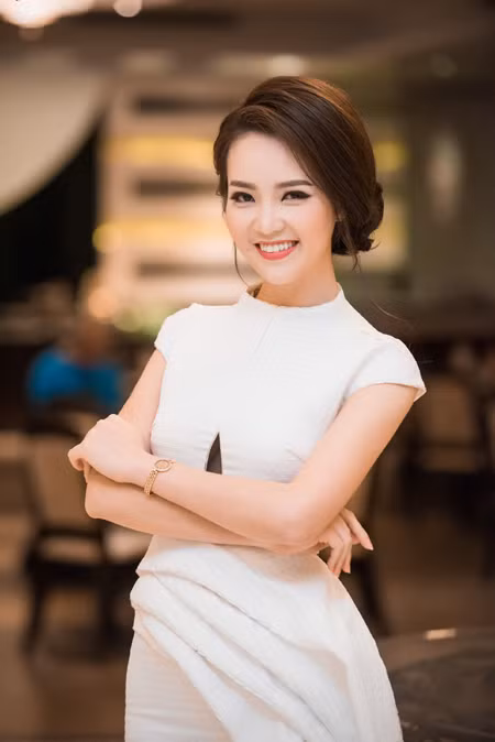 Á hậu Thụy Vân khoe nhan sắc rạng ngời ảnh 1