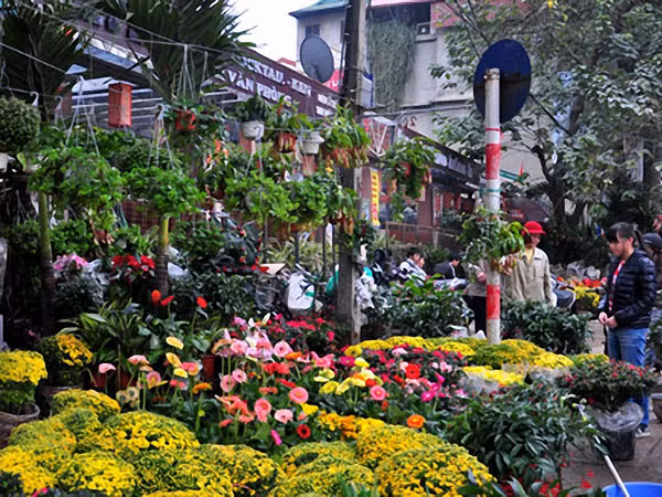 Tìm lại nét xưa trong chợ phiên Hà Nội ảnh 1