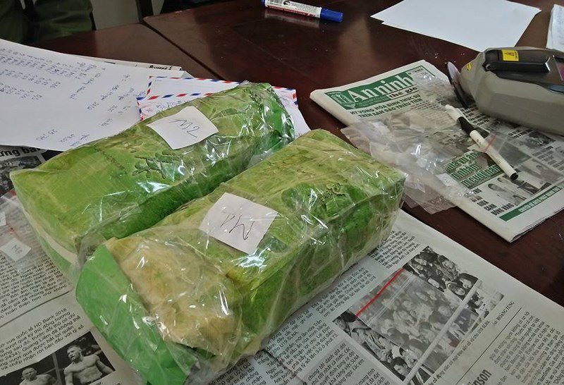 Nữ chủ quán karaoke giấu 2kg ma túy đá trong phòng hát ảnh 1 Nữ chủ quán karaoke giấu 2kg ma túy đá trong phòng hát ảnh 1