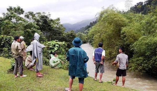 Người đàn ông tật nguyền bị lũ cuốn trôi ảnh 1