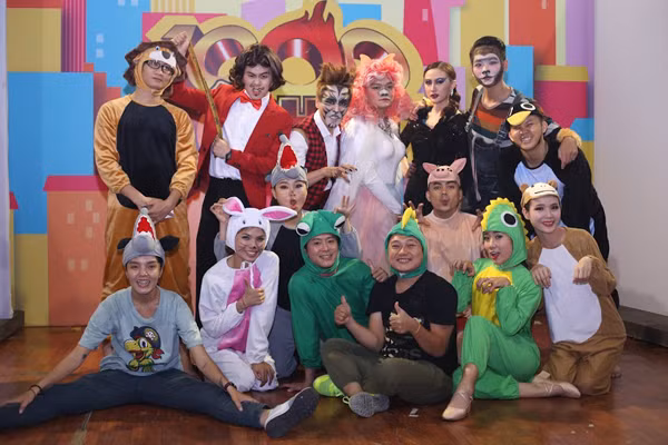 "Người đẹp dao kéo" Kelly Nguyễn lần đầu diễn hài cùng Trịnh Tú Trung ảnh 8