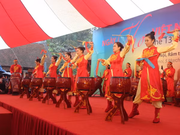 “Đến với Việt Nam bằng đôi cánh thơ ca” ảnh 2