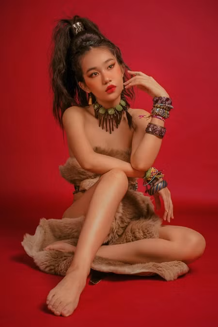 Mặc dù không có nhiều kinh nghiệm, sự trải nghiệm như các bậc tiền bối trong nghề, nhưng Song Ngư luôn tận dụng sức trẻ của bản thân để không ngừng thể hiện, biến hoá những việc mà người khác cho rằng nữ diễn viên không thể làm được.