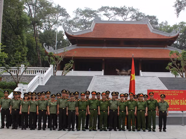 Về nguồn, báo công dâng Bác ảnh 1