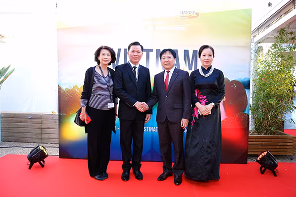 "Đêm Việt Nam" gây ấn tượng tại Liên hoan phim Cannes 2017 ảnh 5