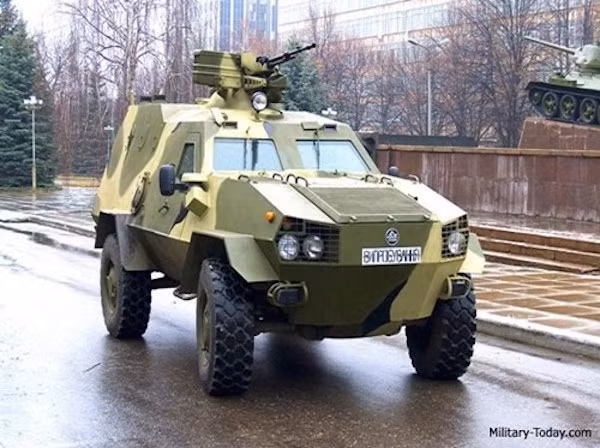 Quân đội Ukraine nhận 10 xe bọc thép Dozor-B vào cuối năm nay ảnh 1