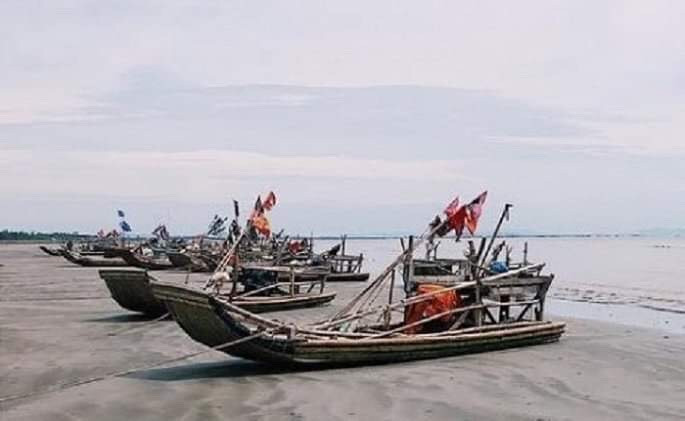 Lật bè trên biển, con tử vong, cha mất tích ảnh 1