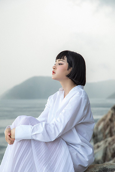 Hiền Hồ trở lại đường đua Vpop với MV "Có như không có" ảnh 3