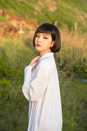 Hiền Hồ trở lại đường đua Vpop với MV "Có như không có" ảnh 6