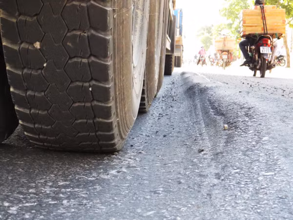 Đường hằn lún sống trâu, phí đòi tăng kịch trần ảnh 1